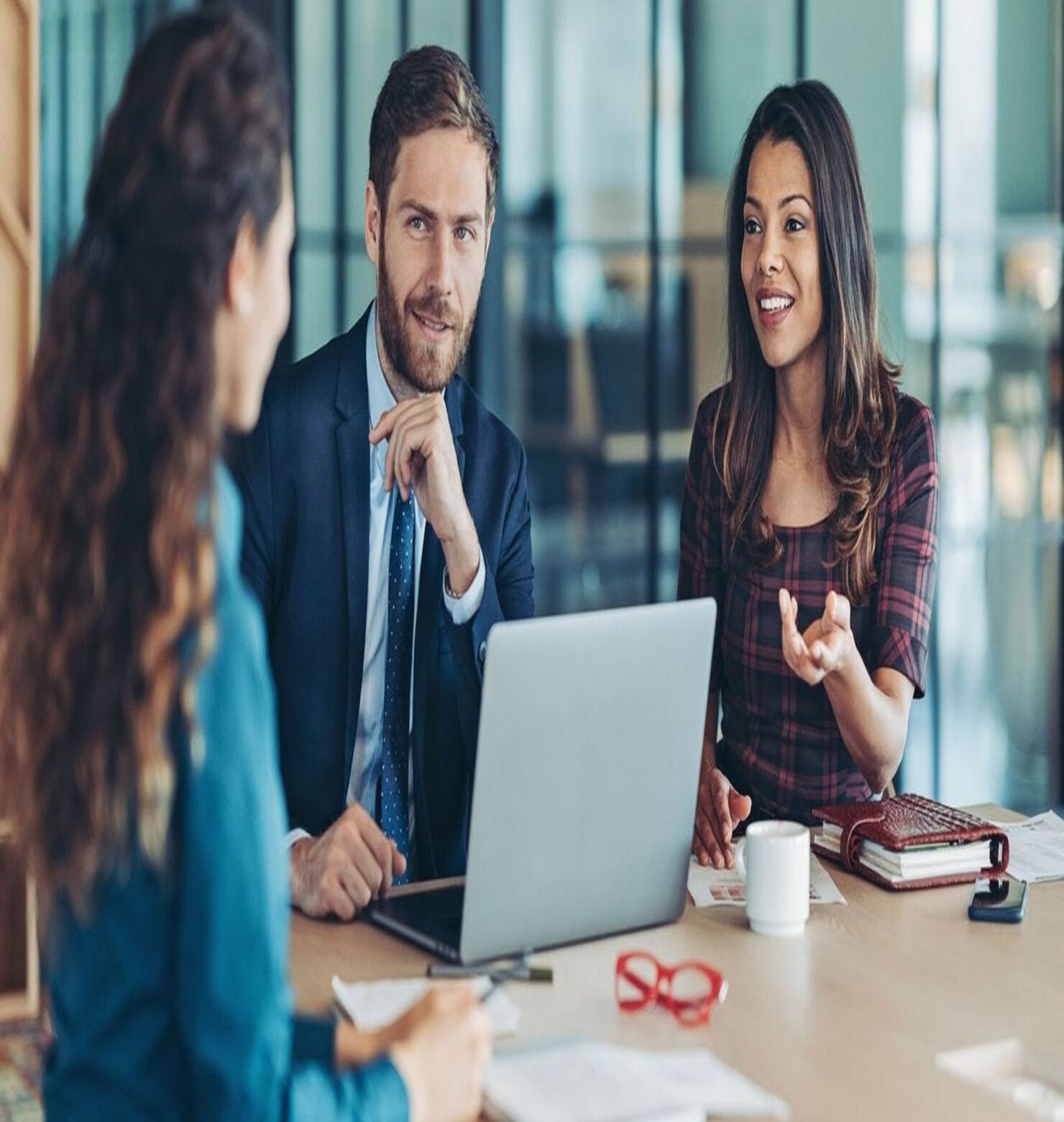 Primera versión de tu logo en 24 horas