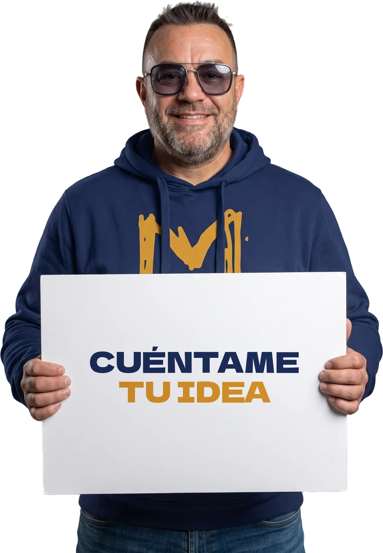 Pep Zamora con un cartel que dice: cuéntame tu idea